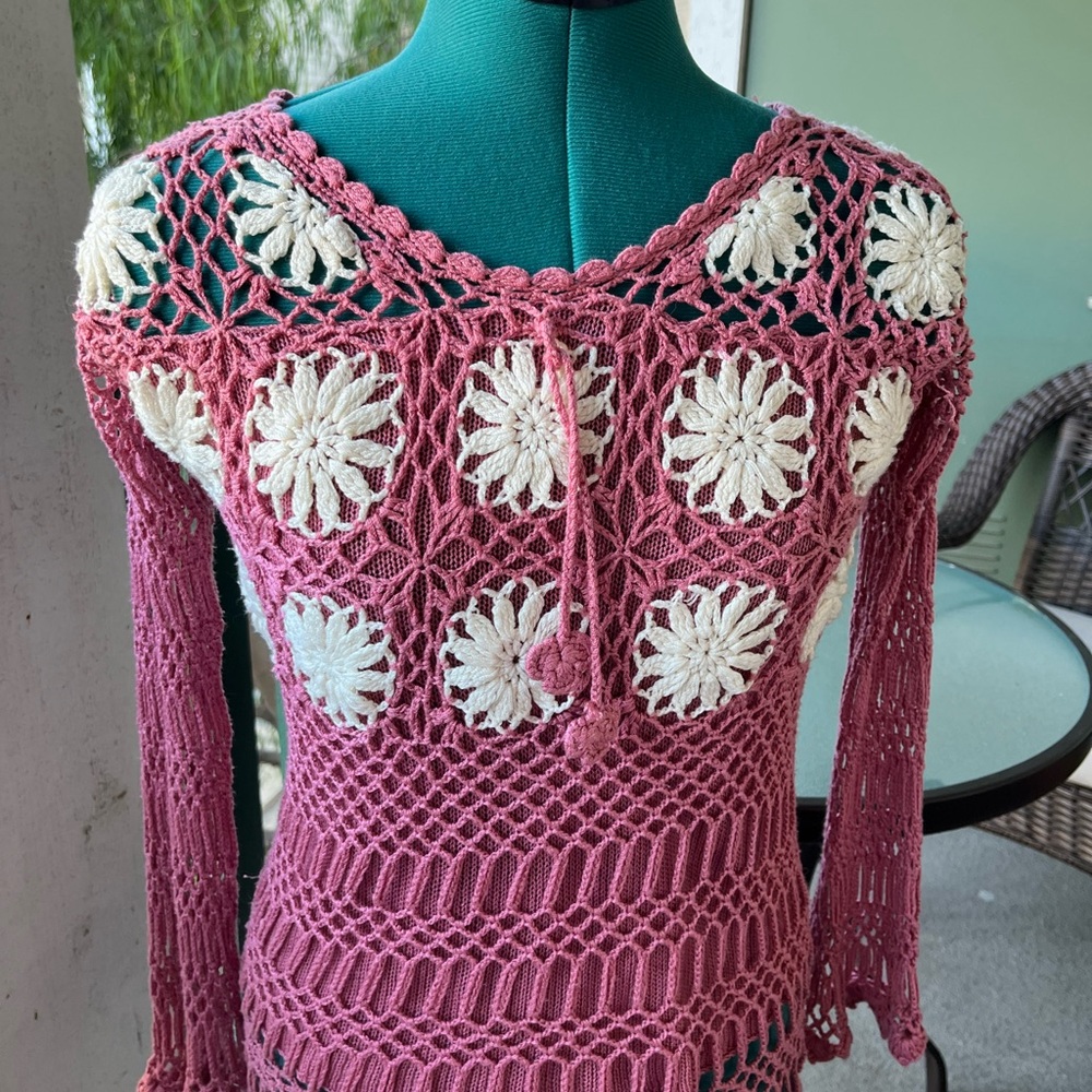 Pink crochet shirt with white flowers